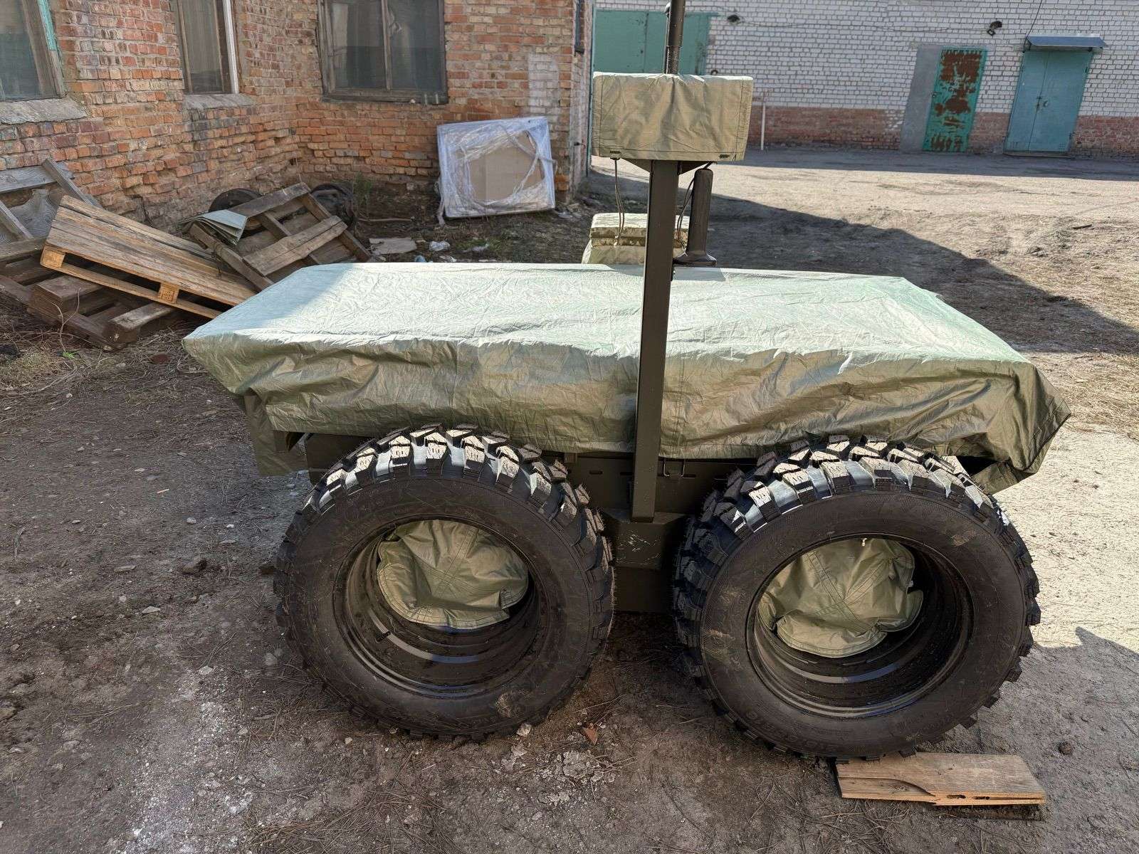 Антитепловізійний чохол на наземний дрон НРК "Колдфорест" Антитепловізійний чохол на наземний дрон НРК "Колдфорест"